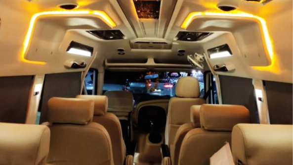 18 Seater Tempo Traveller